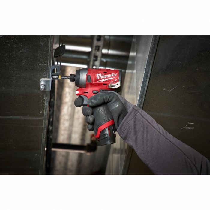 Гвинтоверт акумуляторний 1/4" HEX MILWAUKEE, M12 FID-202X, 147Нм (зарядний пристрій, 2 акум.Х 2Ач, HDкейс)