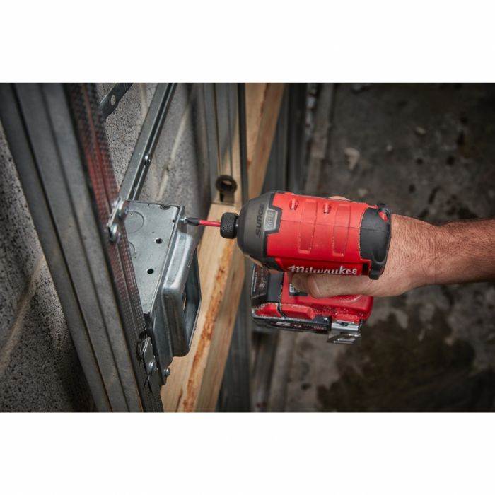 Імпульсний ударний шуруповерт акумуляторний 1/4" HEX MILWAUKEE, M18 FQID-502X, 50Нм (зарядний пристрій, 2 акум.Х 5Ач, кейс)