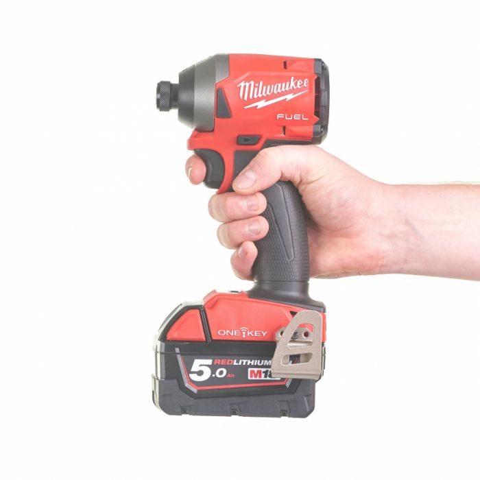 Імпульсний ударний акумуляторний шуруповерт 1/4" HEX MILWAUKEE, M18 ONEID2-0X, 226Нм (HDкейс)