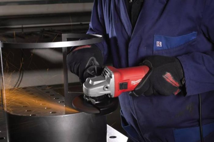 Кутошліфувальна машина MILWAUKEE 125 мм AG 10-125 EK 4933451220