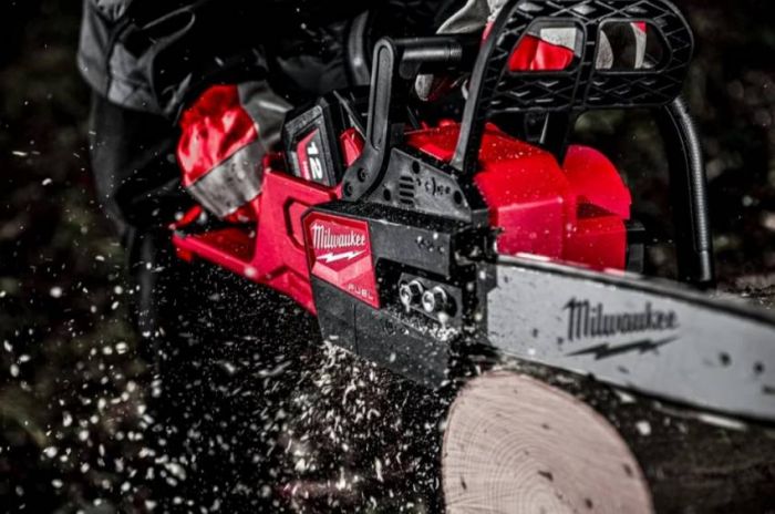Ланцюгова пила з шиною 30 см M18 FUEL™ MILWAUKEE 4933471442