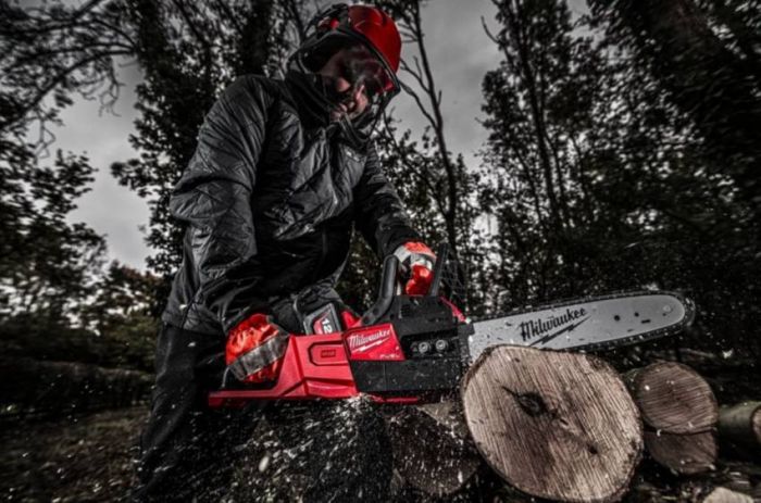 Ланцюгова пила з шиною 30 см M18 FUEL™ MILWAUKEE 4933471442