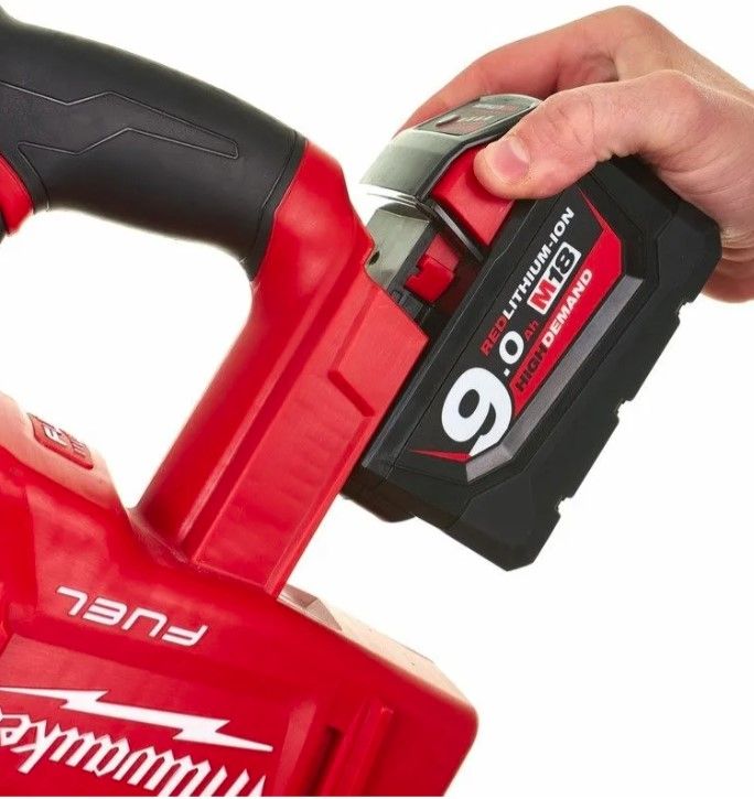 Перфоратор SDS-MAX акумуляторний MILWAUKEE, M18 CHM-902C, 6,1Дж (зарядний пристрій, 2 акум.X 9Ач, HDкейс) (акція)