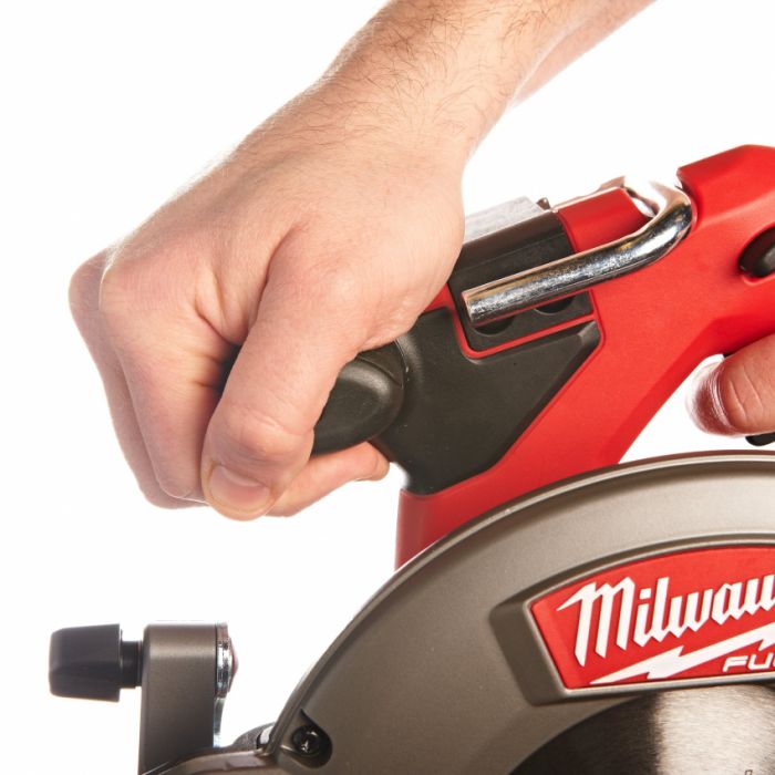 Пила дискова ручна акумуляторна MILWAUKEE, M18 CCS55-502X, Ø165мм (зарядний пристрій, 2 акум.Х 5Ач, HDкейс)