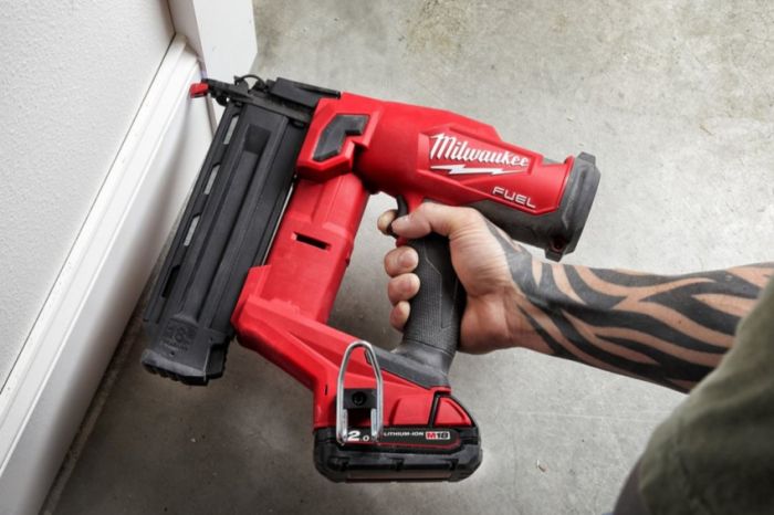 Пістолет цвяхозабивний акумуляторний безщітковий M18 FN18GS-0X Прямой магазин; HD кейс