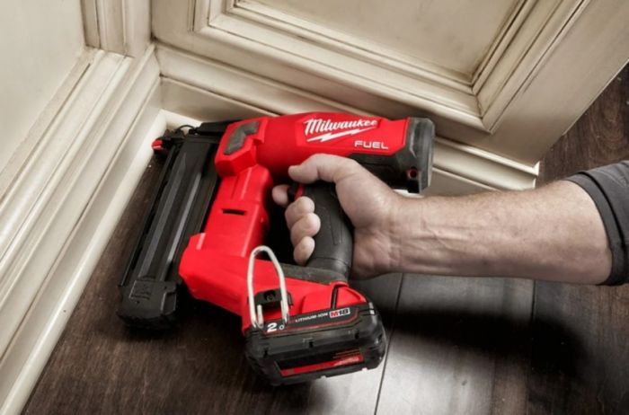 Пістолет цвяхозабивний акумуляторний безщітковий M18 FN18GS-0X Прямой магазин; HD кейс