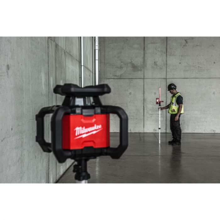 Шкала для нівелира SR240 ,  висота 2,4 м MILWAUKEE