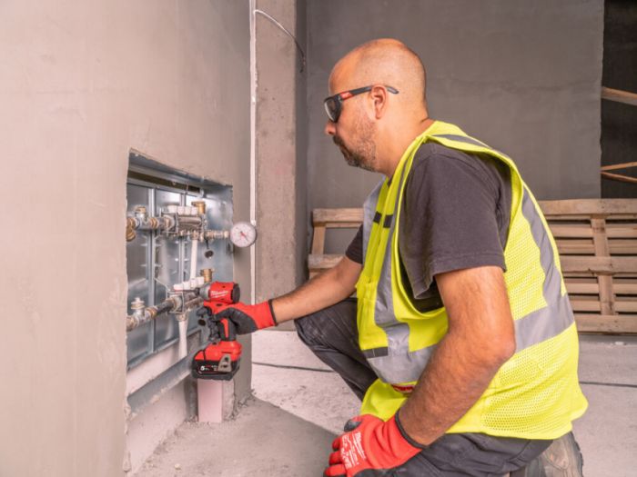 Шуруповерт ударний акумуляторний безщітковий MILWAUKEE (190Нм) M18 BLIDRC-0 (каркас) + M18 B2 подарунок