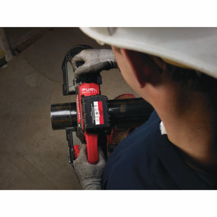 Стрічкова пила MILWAUKEE M18 FUEL CBS125-502C по металу 4933448195 (+ заряд.пристрій, 2 акум., полот