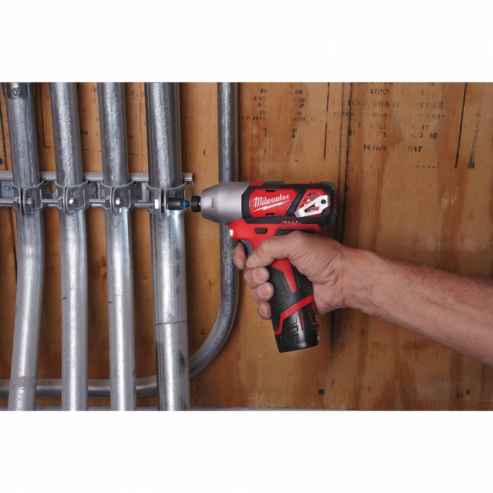 Гвинтоверт акумуляторний 1/4" HEX MILWAUKEE, M12 BID-202C, 112Нм, (зар.пристрій, 2 акум.Х 2Ач, кейс)