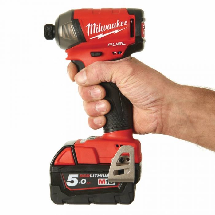 Імпульсний ударний акумуляторний шуруповерт 1/4" HEX MILWAUKEE, M18 FQID-0X, 50Нм, HDкейс