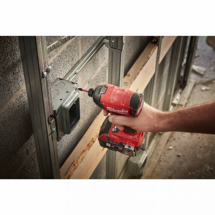 Імпульсний ударний акумуляторний шуруповерт 1/4" HEX MILWAUKEE, M18 FQID-0X, 50Нм, HDкейс